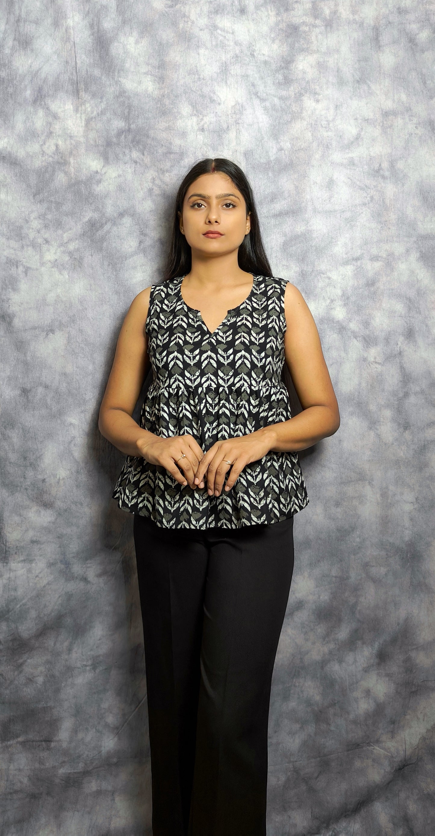 EBON SLEEVELESS TOP