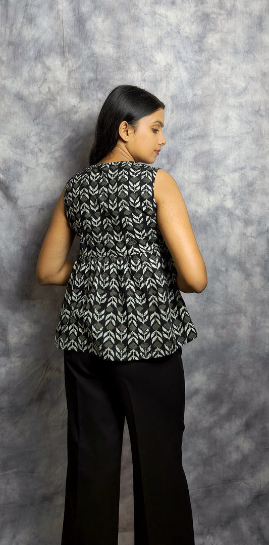 EBON SLEEVELESS TOP